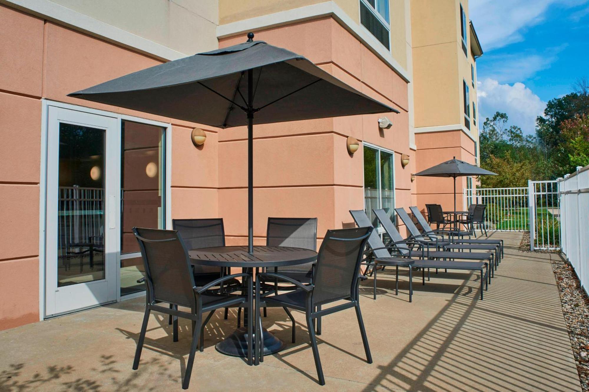 Fairfield Inn And Suites New Buffalo Bagian luar foto